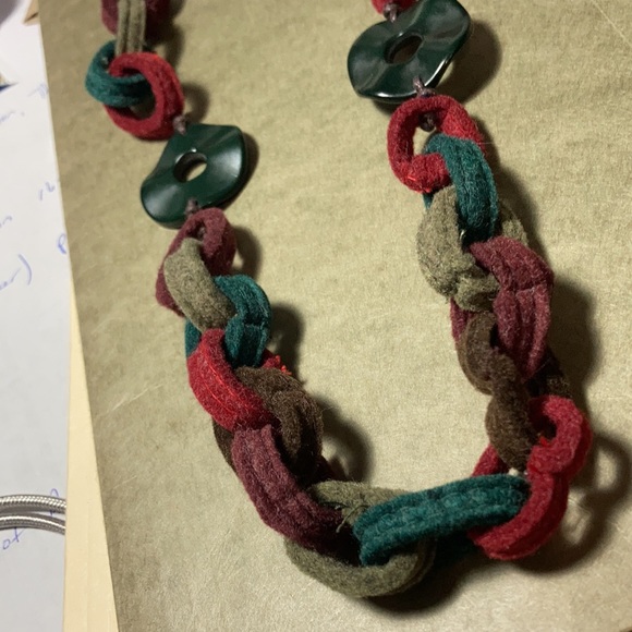 Felt Necklace - Picture 1 of 4